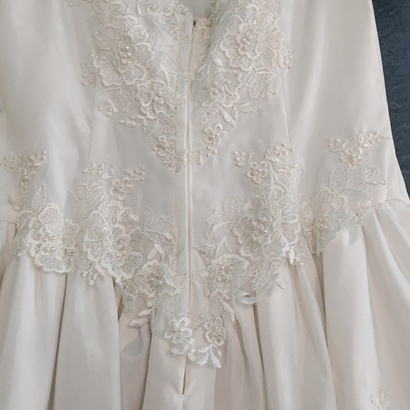 '94 debutante dress 😂 - Picture 4 of 6